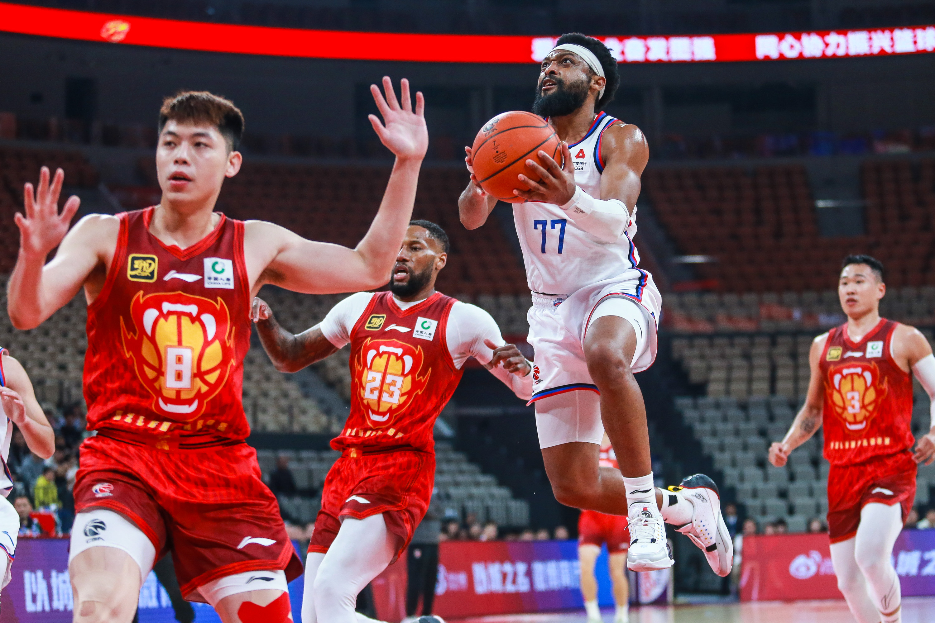 CBA常规赛清晨再迎强敌；布莱顿防线松动；主帅态度——目标明确；阵容厚度经受考验的简单介绍-3377电竞